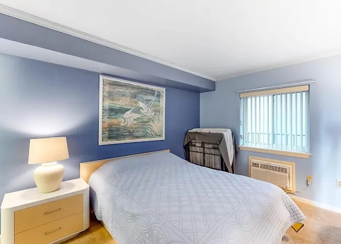 One Block To The Perfectly Located With Ac Balcony Shared Pool Holiday home