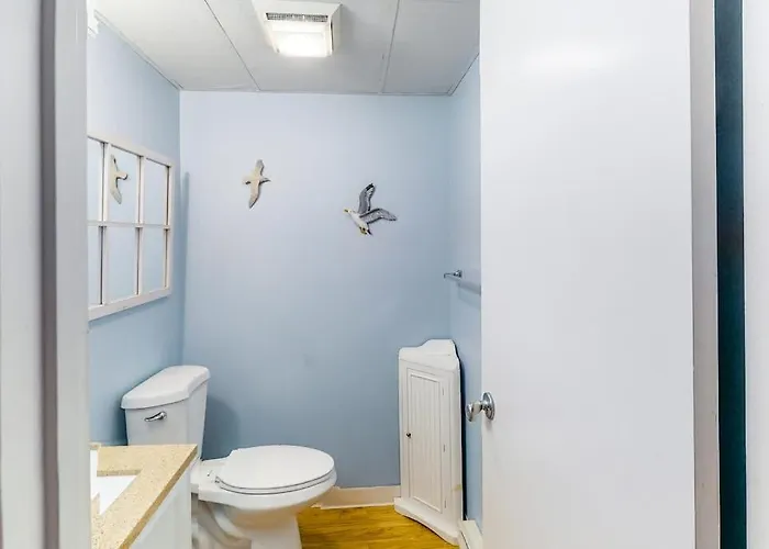 One Block To The Perfectly Located With Ac Balcony Shared Pool * Ocean City
