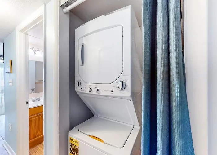 One Block To The Perfectly Located With Ac Balcony Shared Pool Holiday home Ocean City